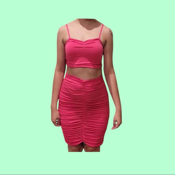 Barbie core Hot pink ruched 2 piece set - Picture 2 of 3